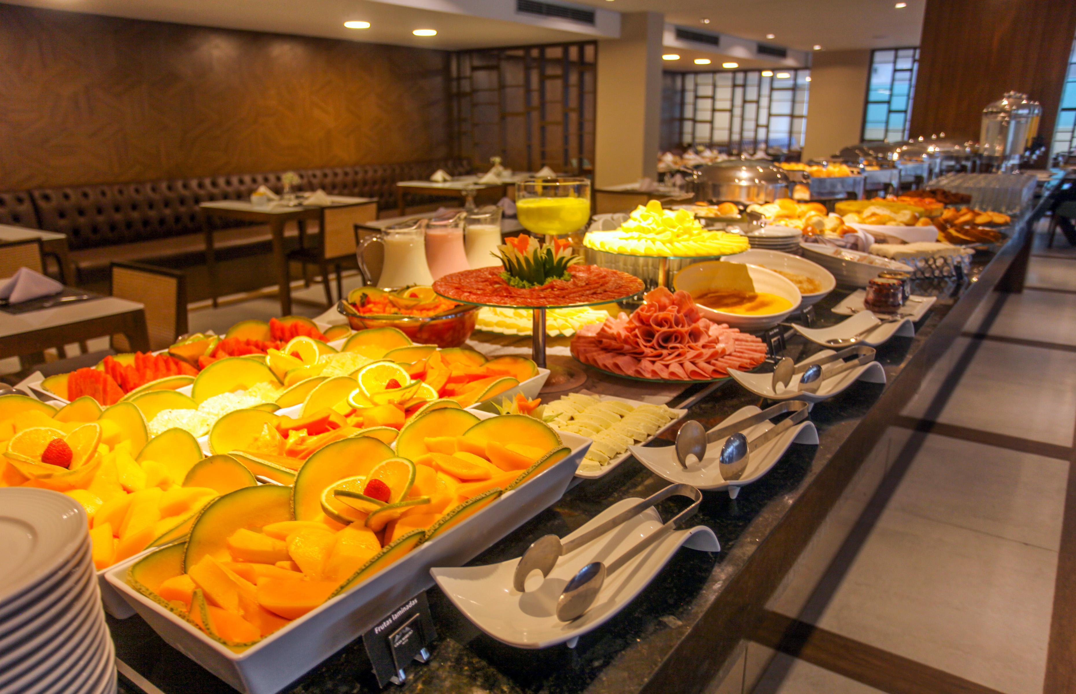 Gran Mareiro Hotel 포르탈레자 외부 사진 A buffet at a hotel